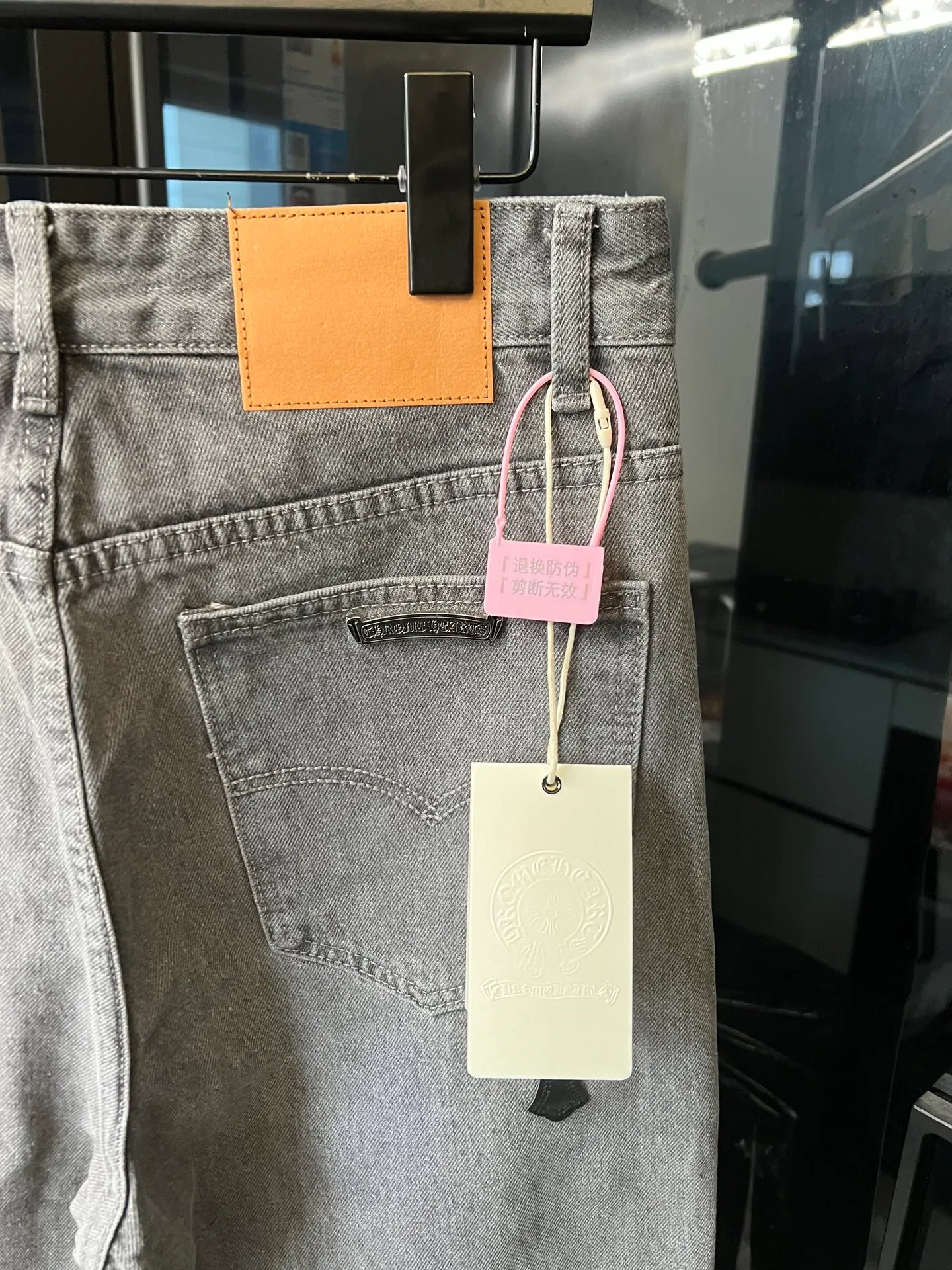 P240 [next day] Chrome Hearts/Chrome Heart CH iron gray and black and leather retro jeans (grey) Size: 30 32 34 36 (corresponding to s-xxl) Detailed sizes can be found in Figure 9
